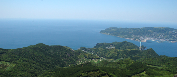 空よりも青き海、緑深き島