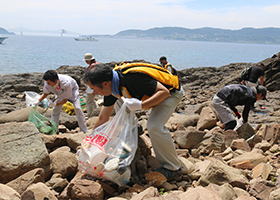 中江ノ島の清掃活動の画像