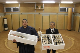 平戸海関へのアラ・平戸ロマン贈呈動画のサムネール