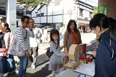 ガラポン抽選会の写真