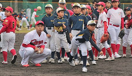 野球選手の指導風景