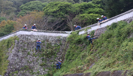 松浦史料博物館の石垣清掃の写真