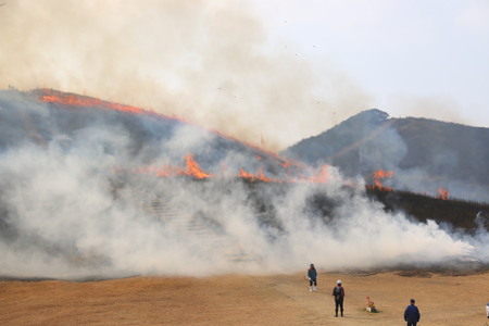 川内峠の野焼きの写真