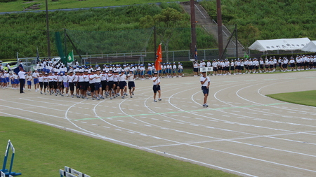 入場行進の様子