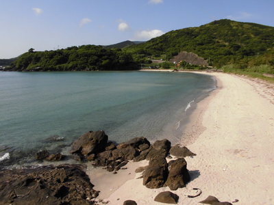 根獅子の浜東側です