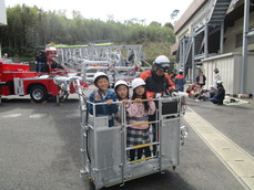 はしご車に乗りました