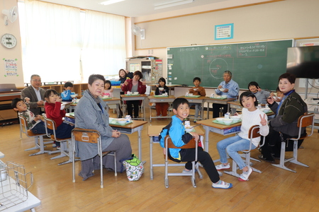 民生児童委員さんと交流給食