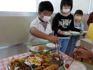 バイキング給食